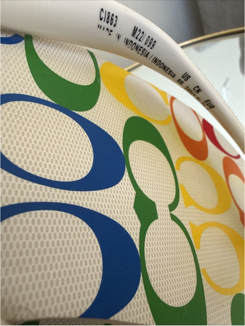 COACH PRIDE COLLECTION - Zak Flip Flop Rainbow Signature Logo - Women’s Size 8 - Picture 4 of 8